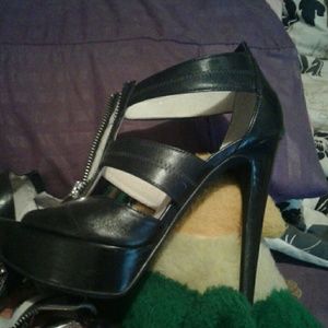 Michael kors black high heels super cute,